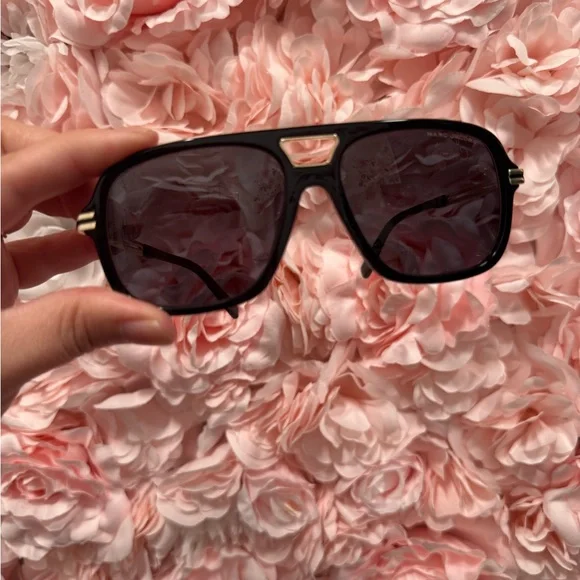 Marc Jacobs Black Sunglasses with Yellow Case - Picture 3 of 10